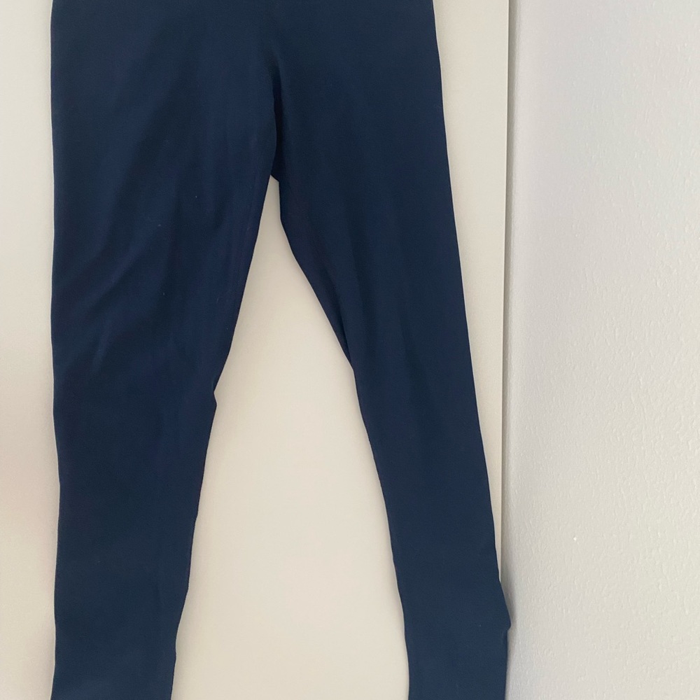Low rise Yogalicious navy blue cinch leggings!